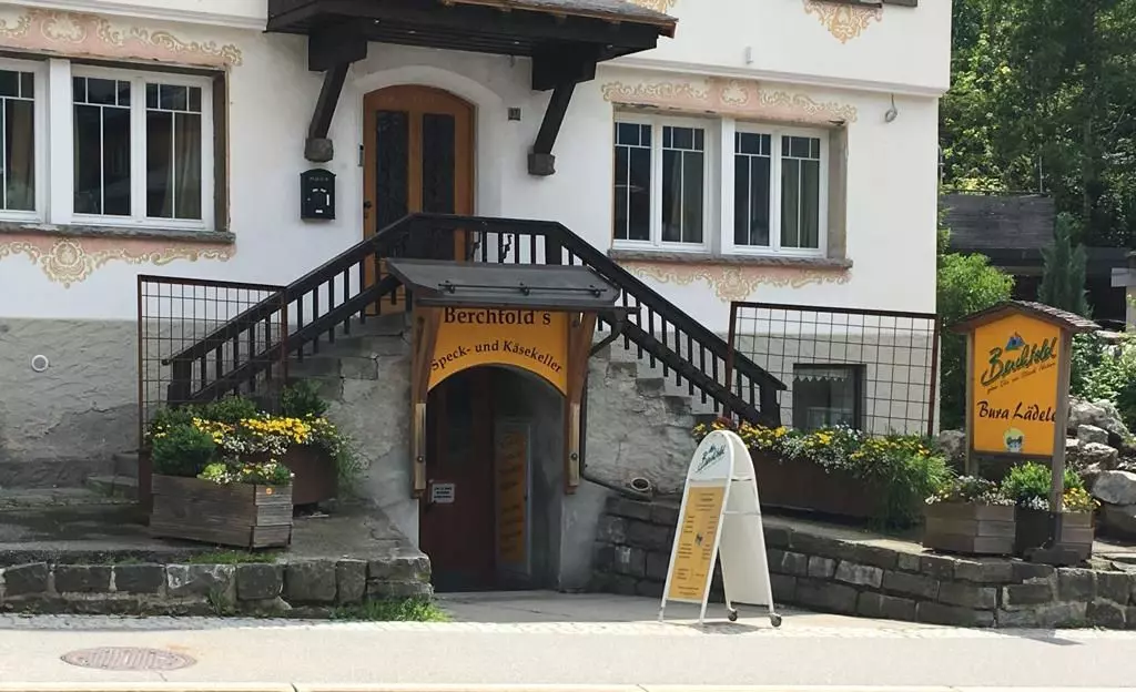 Berchtold Speck- und Käsekeller Geschäftsstelle mit Eingang